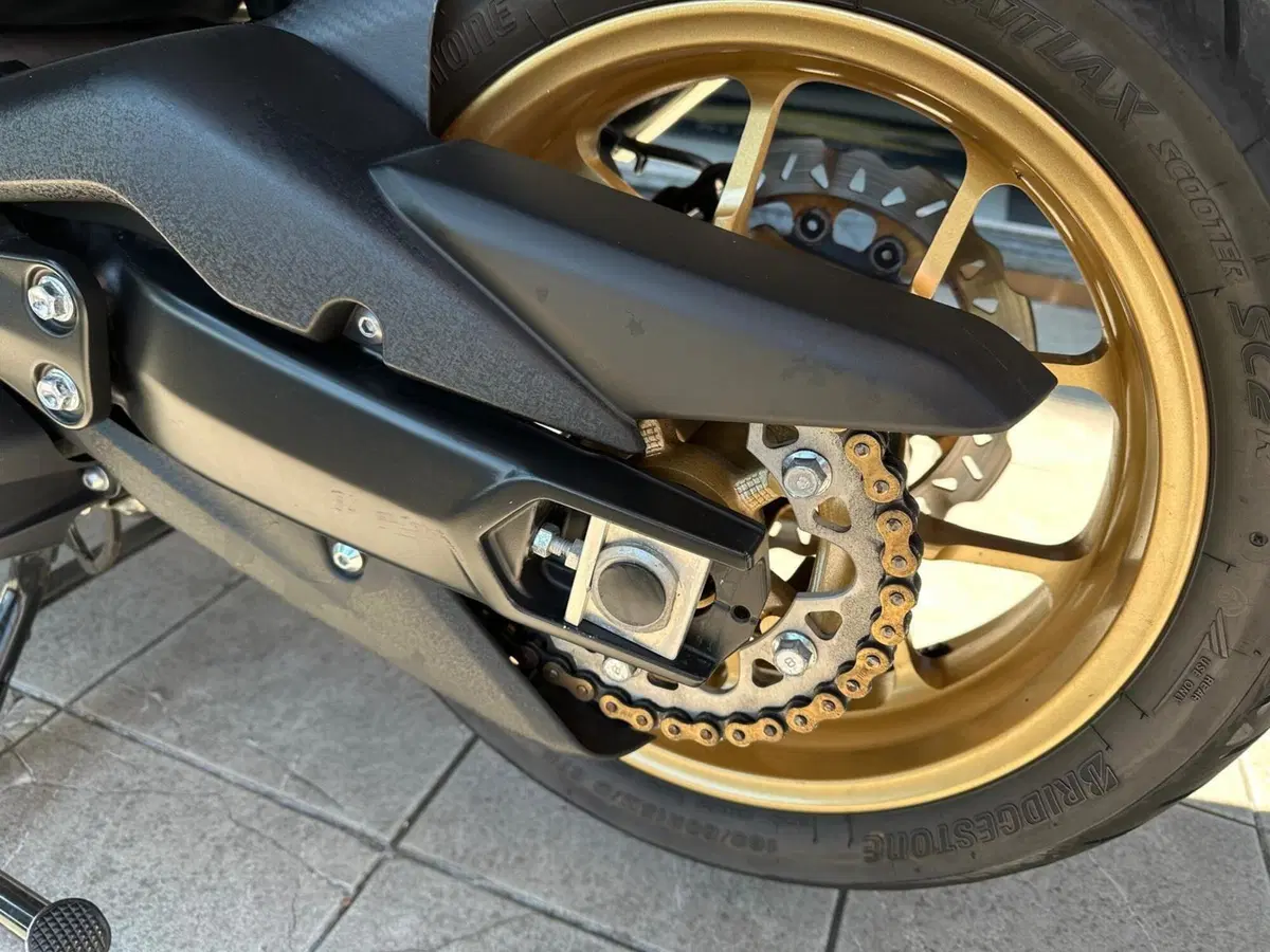 Yamaha T-Max 560 Tech Max (2022 - 24) (16)