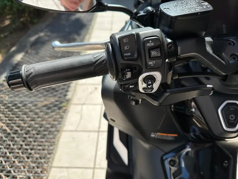 Yamaha T-Max 560 Tech Max (2022 - 24) (11)