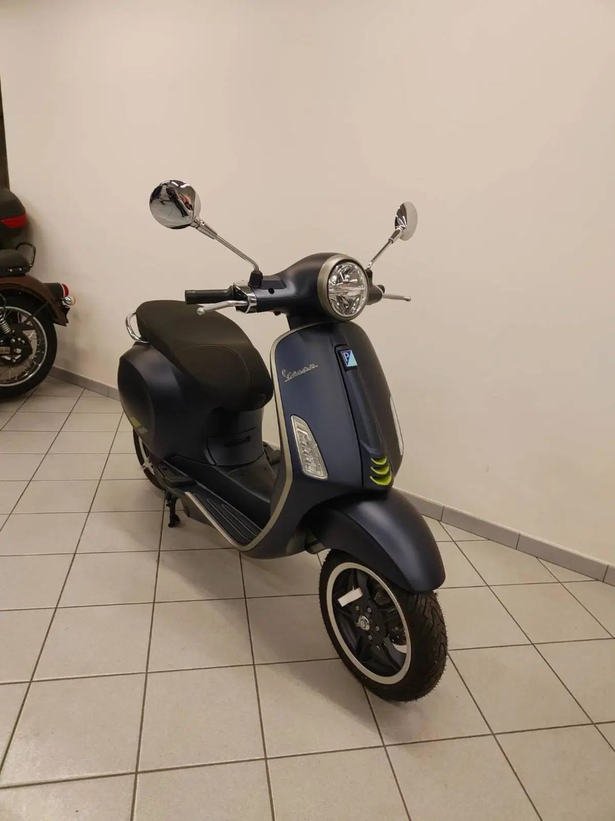 Vespa Primavera Elettrica 70 Tech (2024 - 26) (3)