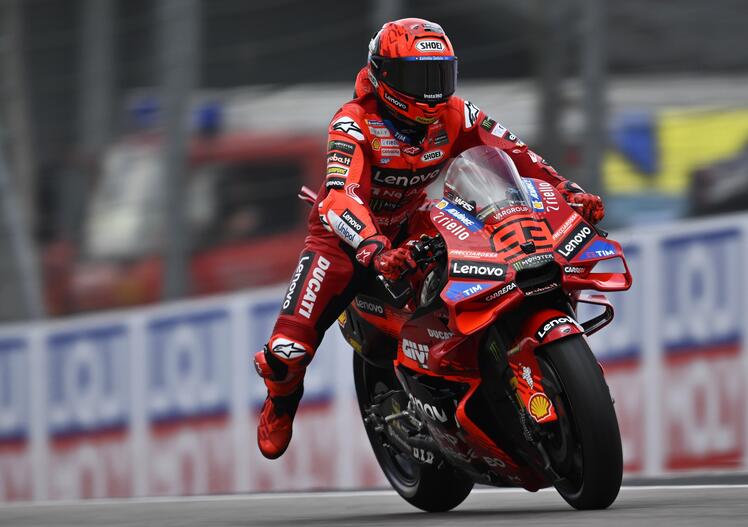 Dominio totale di Marquez. Nella gara delle cadute torna sul podio Bagnaia [RISULTATI e VIDEO]