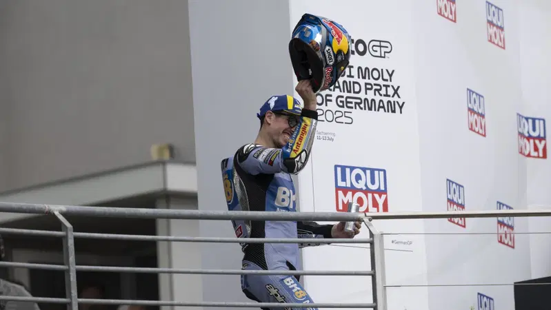 MotoGP 2025. GP di Germania. Alex Marquez: "Sono riuscito a tenere Pecco Bagnaia dietro, era importante per il campionato"