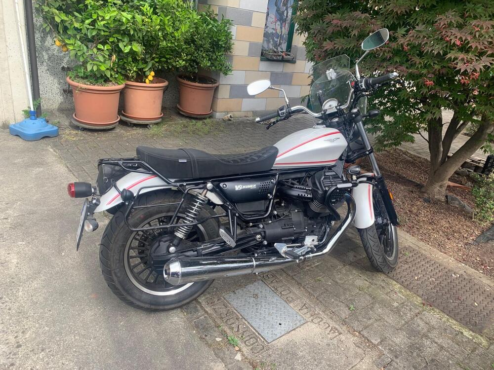 Moto Guzzi V9 Roamer (2016 - 18) (4)