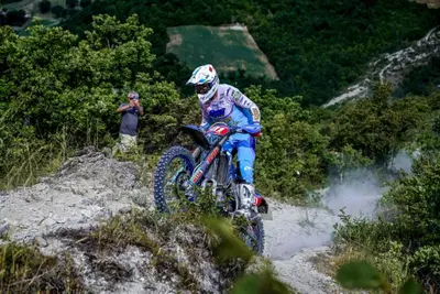 Enduro. Assoluti #10. D2. Volata finale fantastica. Con colpo di scena. Ecco gli ultimi Campioni [VIDEO]