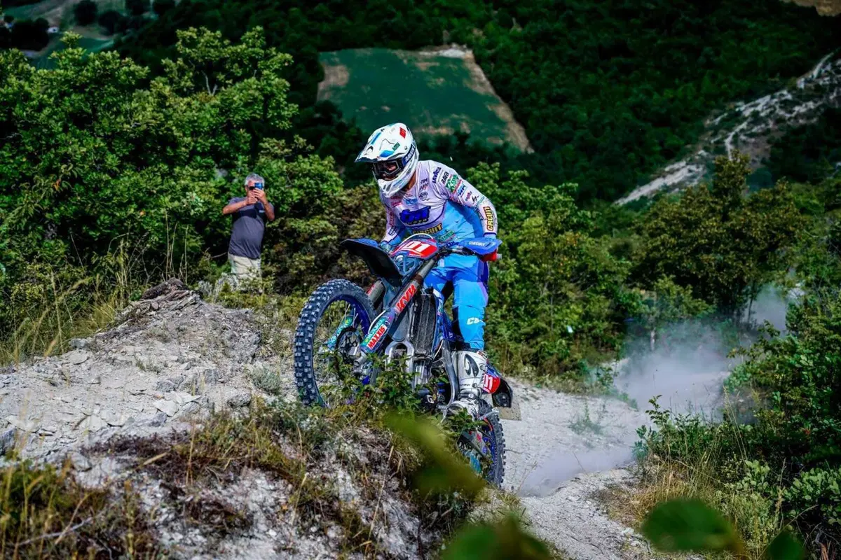 Enduro. Assoluti #10. D2. Volata finale fantastica. Con colpo di scena. Ecco gli ultimi Campioni [VIDEO] (2)