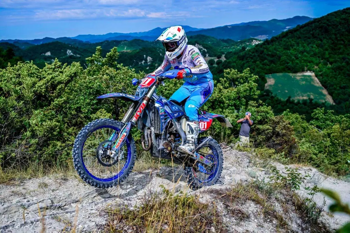 Enduro. Assoluti #10. D2. Volata finale fantastica. Con colpo di scena. Ecco gli ultimi Campioni [VIDEO] (3)