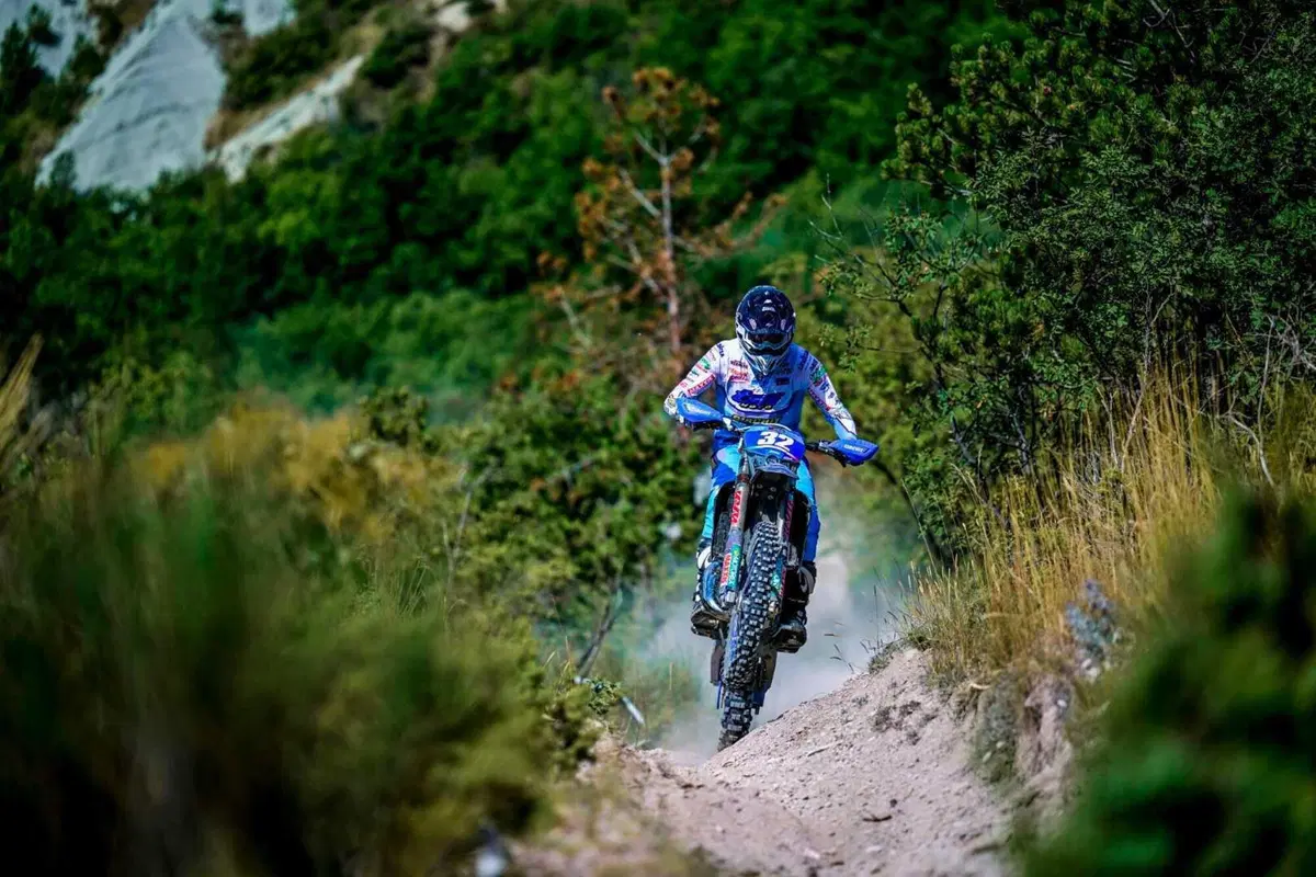 Enduro. Assoluti #10. D2. Volata finale fantastica. Con colpo di scena. Ecco gli ultimi Campioni [VIDEO] (6)