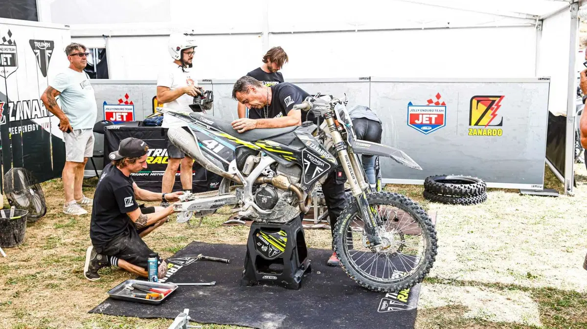 Enduro. Assoluti #10. D2. Volata finale fantastica. Con colpo di scena. Ecco gli ultimi Campioni [VIDEO] (11)
