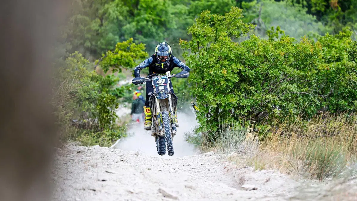 Enduro. Assoluti #10. D2. Volata finale fantastica. Con colpo di scena. Ecco gli ultimi Campioni [VIDEO] (12)