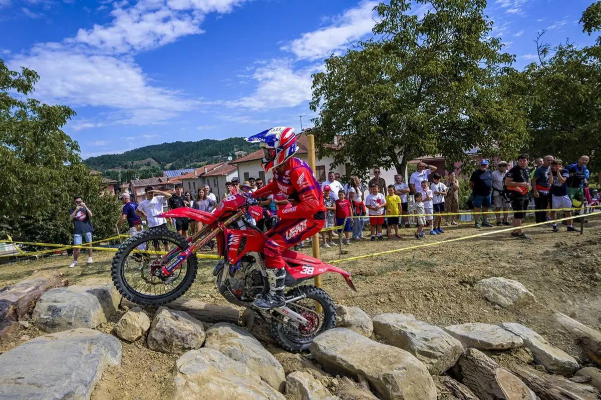 Enduro. Assoluti #10. D2. Volata finale fantastica. Con colpo di scena. Ecco gli ultimi Campioni [VIDEO] (14)