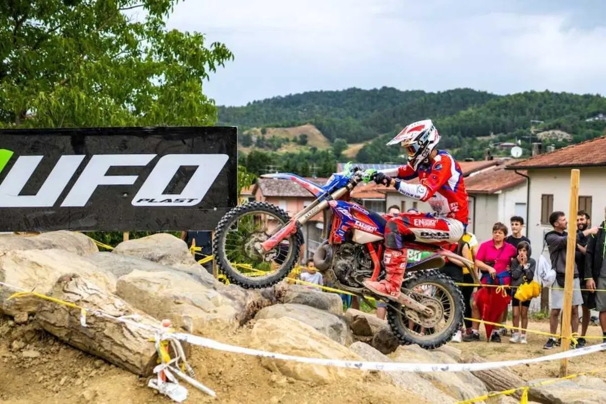 Enduro. Assoluti #10. D2. Volata finale fantastica. Con colpo di scena. Ecco gli ultimi Campioni [VIDEO] (18)