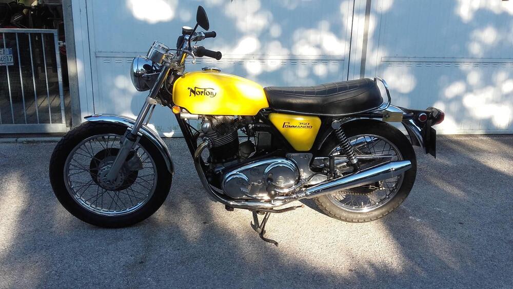 Norton Commando 750 Roadster