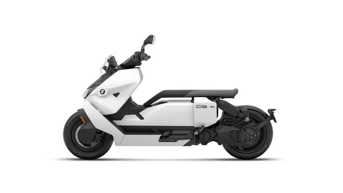 BMW CE 04: come cambia lo scooter elettrico per il 2026? (10)