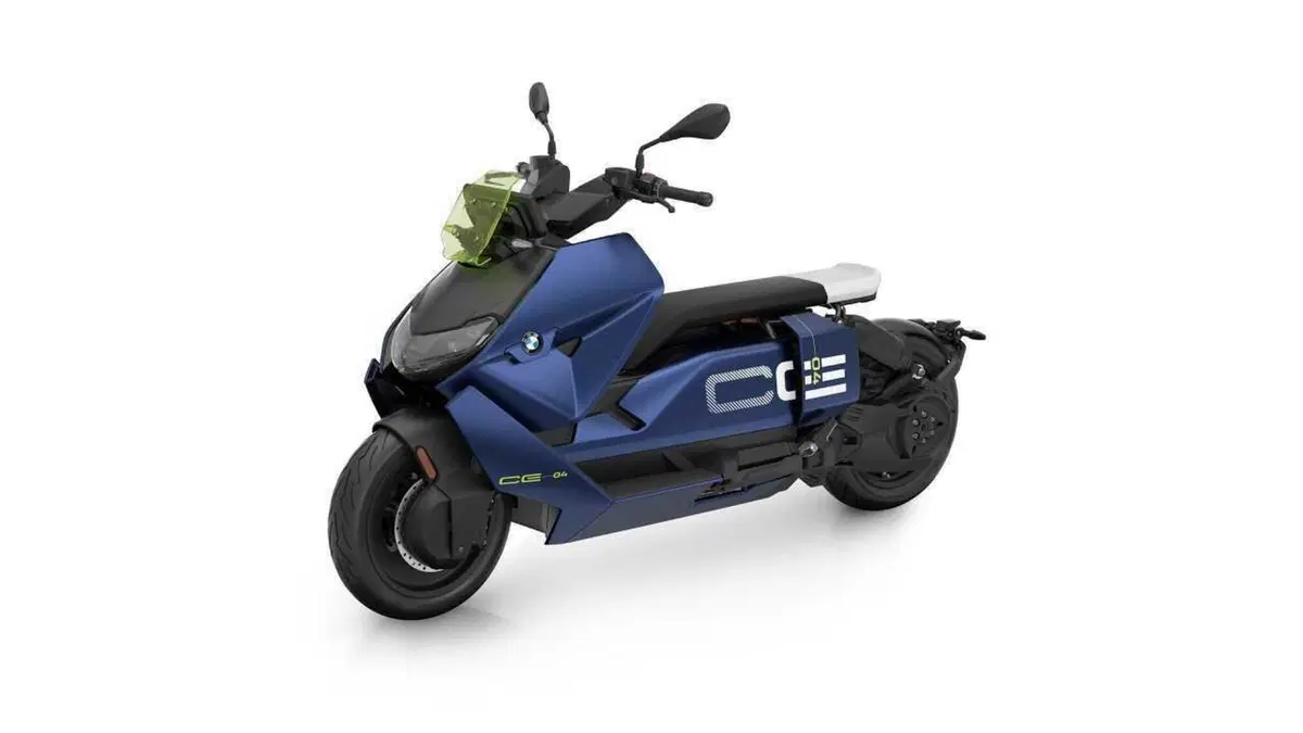 BMW CE 04: come cambia lo scooter elettrico per il 2026?