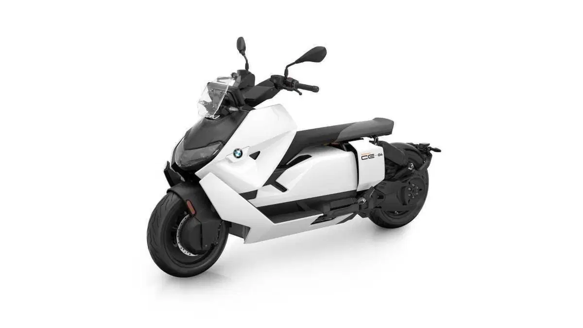 BMW CE 04: come cambia lo scooter elettrico per il 2026? (2)