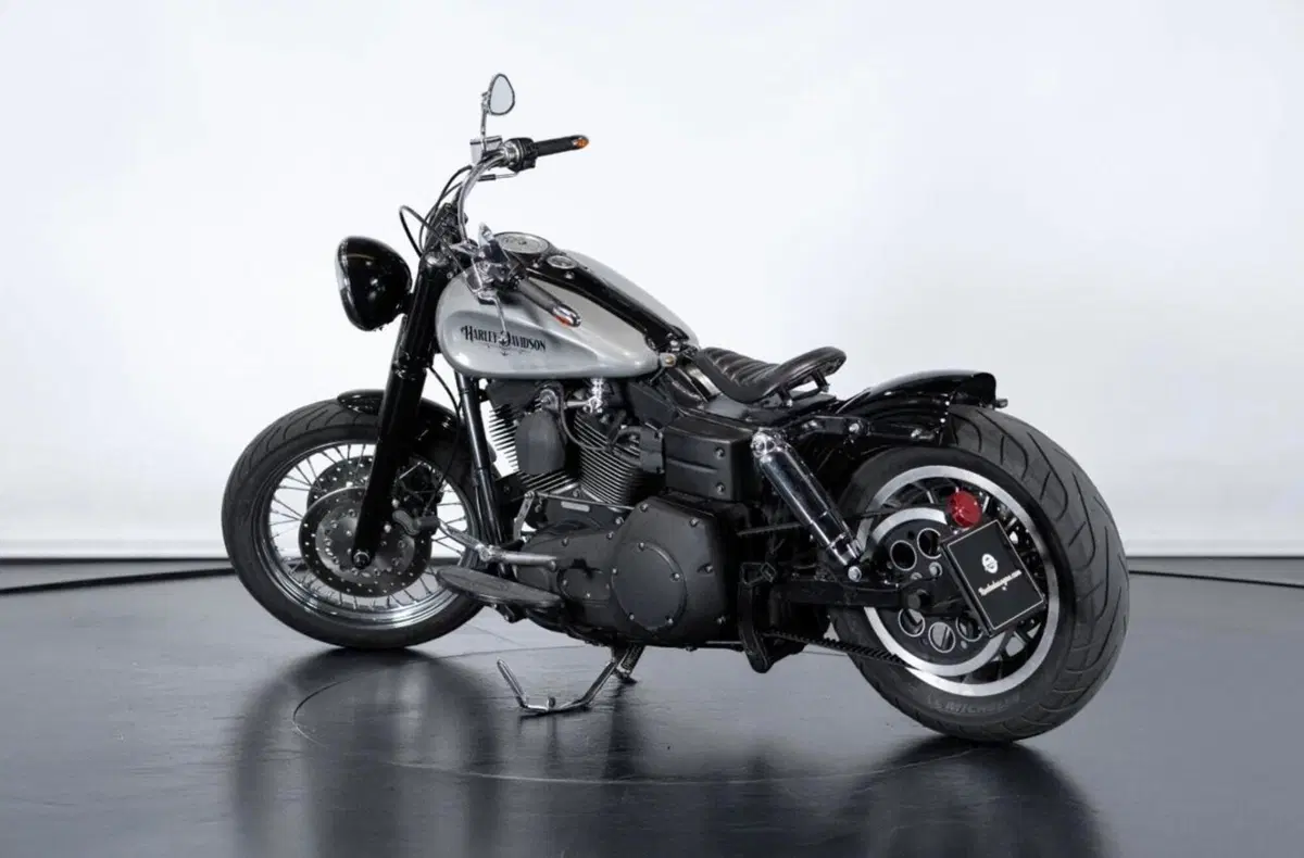 Harley-Davidson 1450 Super Glide Custom (2005 - 06) - FXDCI