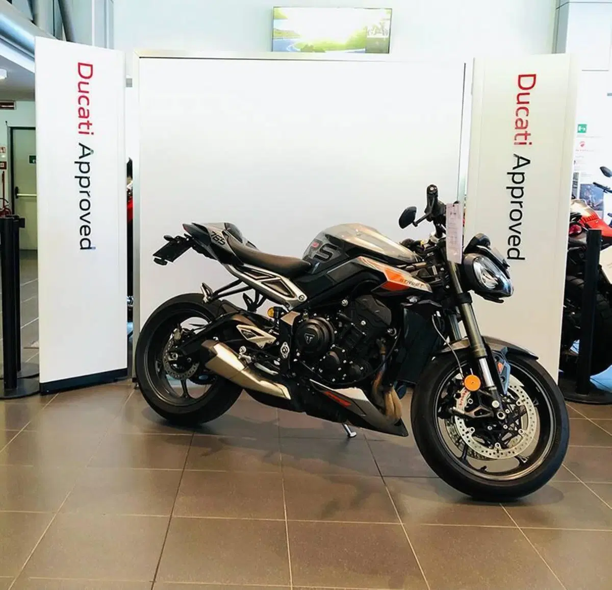 Triumph Street Triple 765 RS (2023 - 26) (2)