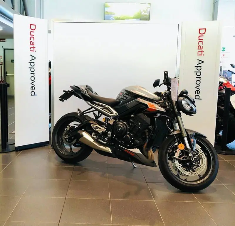Triumph Street Triple 765 RS (2023 - 26) (2)
