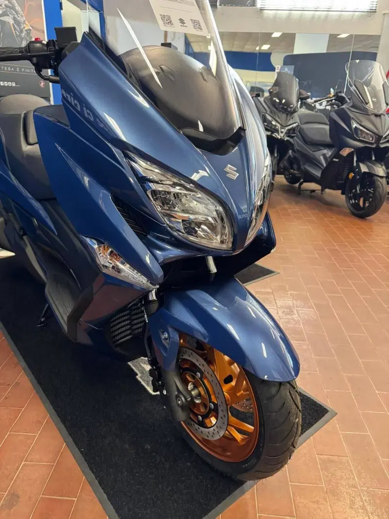 Suzuki Burgman 400 (2025 - 26) (3)