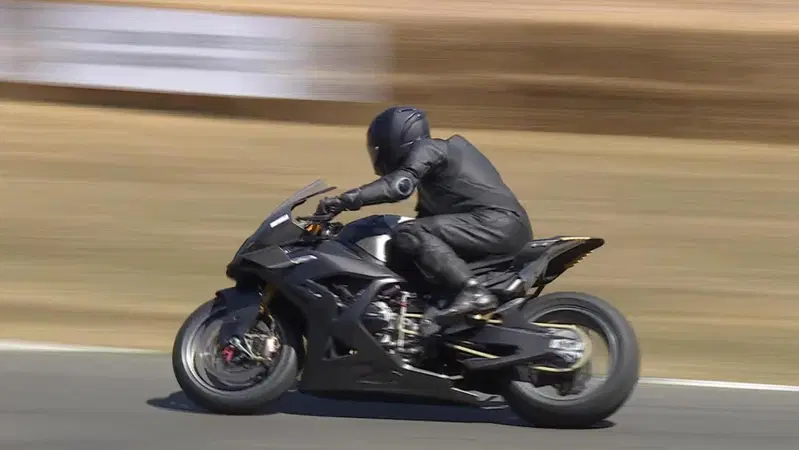 Goodwood 2025: sentite che sound la "nuova" superbike BMW Concept RR [VIDEO]