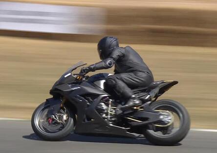 Goodwood 2025: sentite che sound la nuova superbike BMW Concept RR [VIDEO]