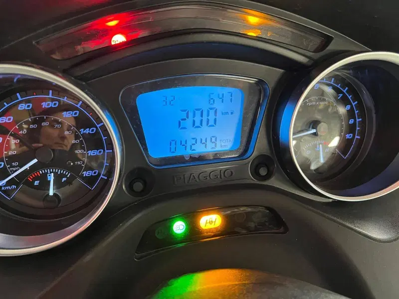 Piaggio MP3 300 ABS Hpe (2021 - 24) (8)