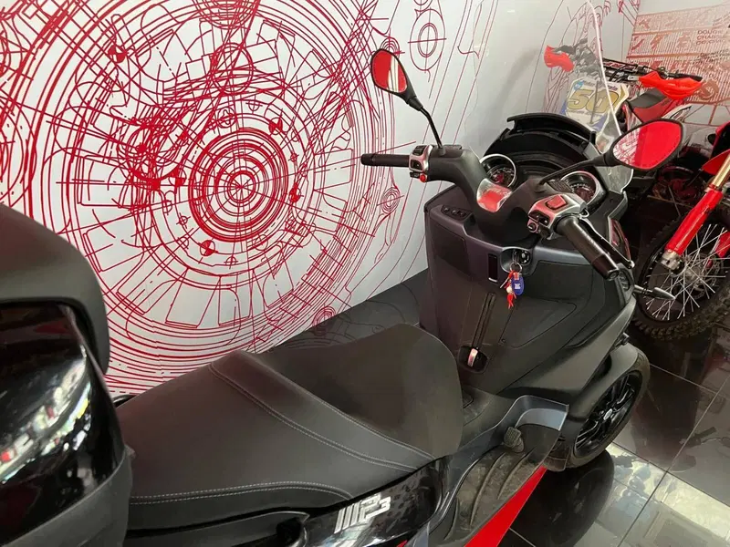 Piaggio MP3 300 ABS Hpe (2021 - 24) (4)