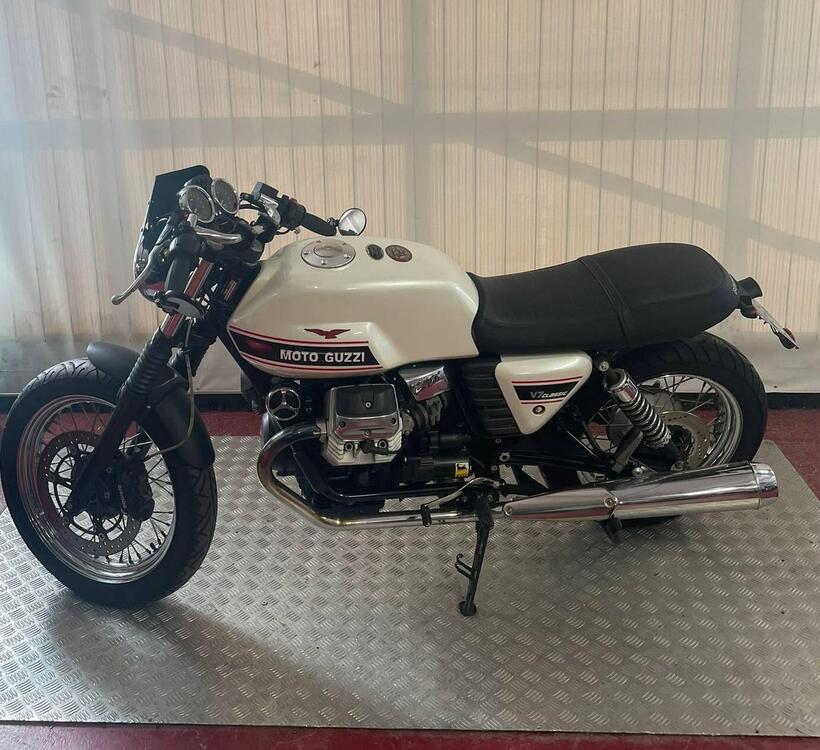 Moto Guzzi V7 Classic (2008 - 12) (2)