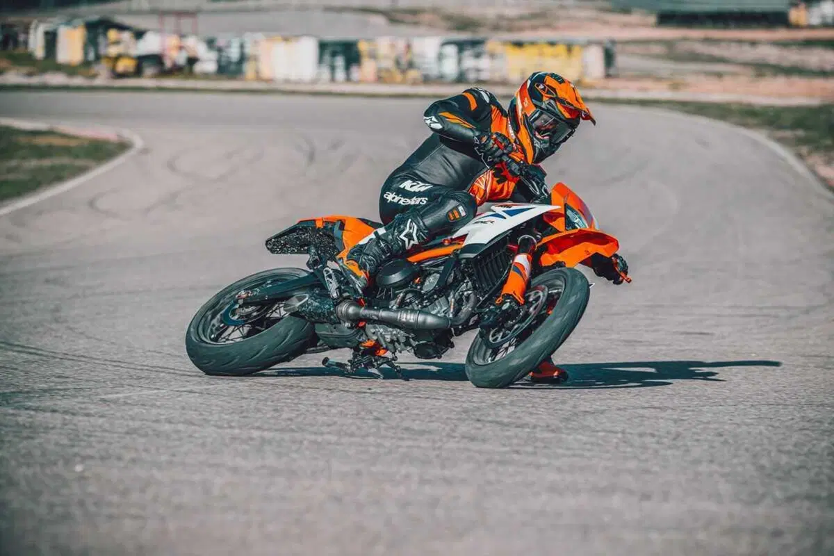 KTM disponibile nelle prossime settimane con la nuova gamma 390: Adventure, Enduro e Supermoto  (5)