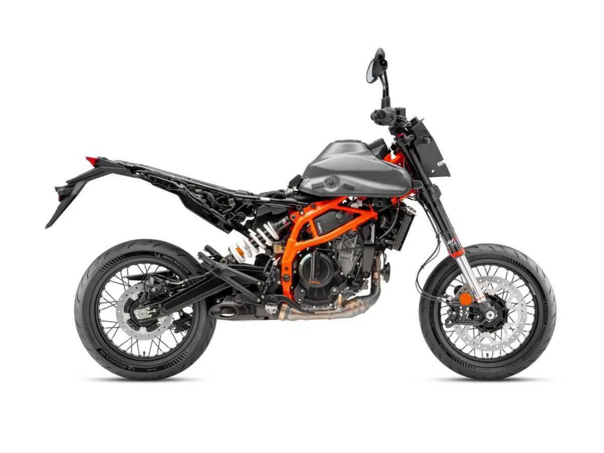 KTM disponibile nelle prossime settimane con la nuova gamma 390: Adventure, Enduro e Supermoto  (3)