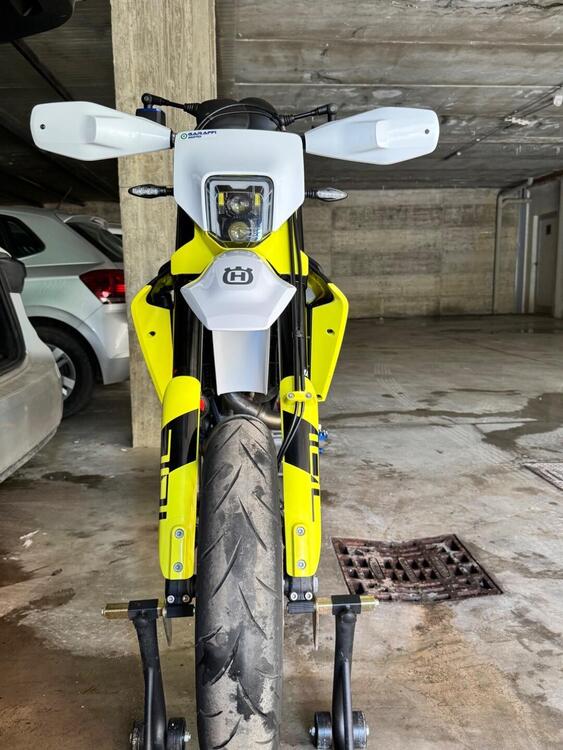 Husqvarna 701 Supermoto (2023 - 25)