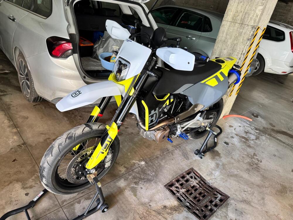Husqvarna 701 Supermoto (2023 - 25) (2)