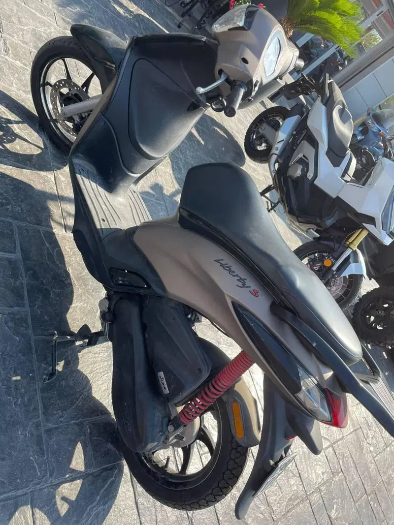 Piaggio Liberty 50 3V S (2021 - 24) (4)