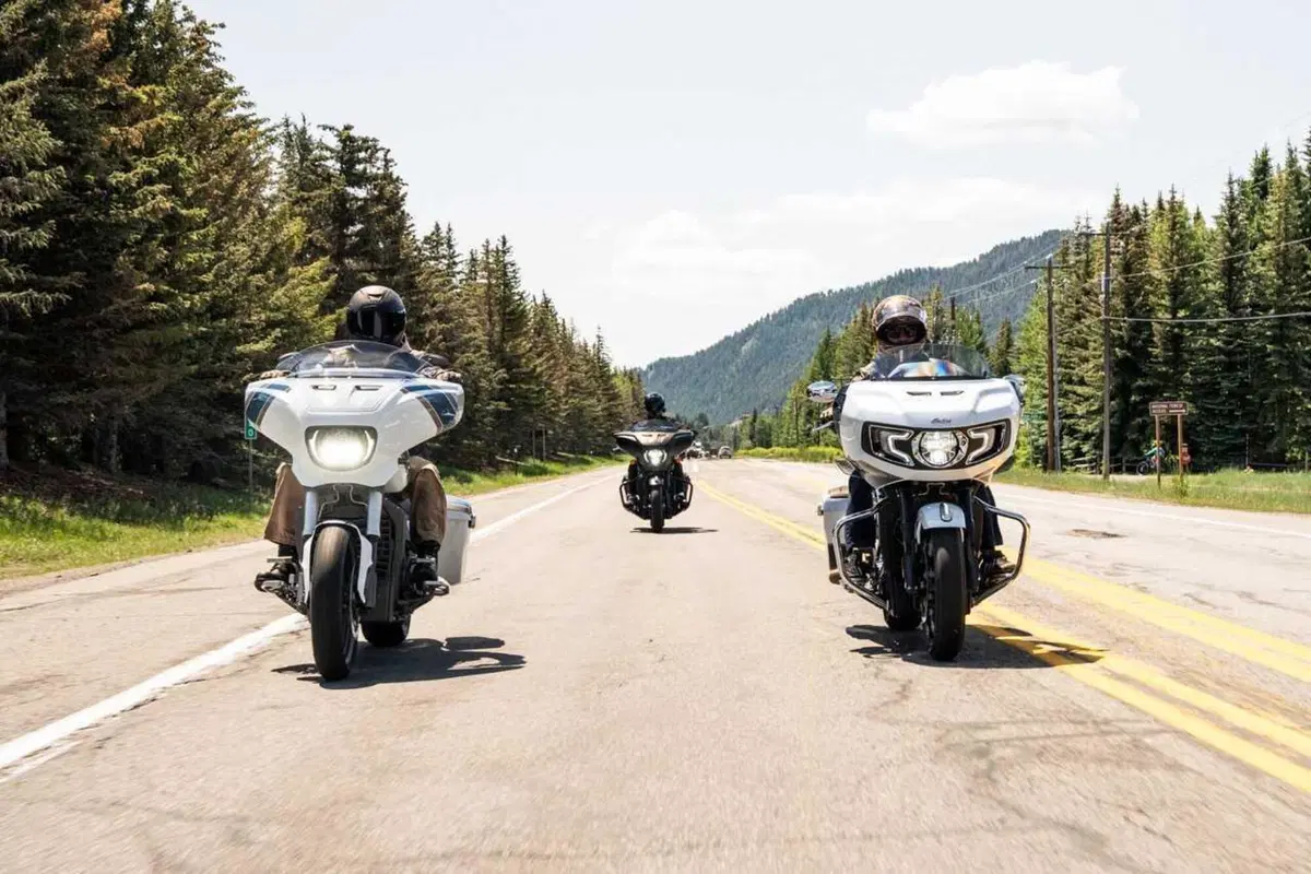 La nuova Indian Chieftain PowerPlus per la star del country Tyler Hubbard firmata Forever Rad (3)