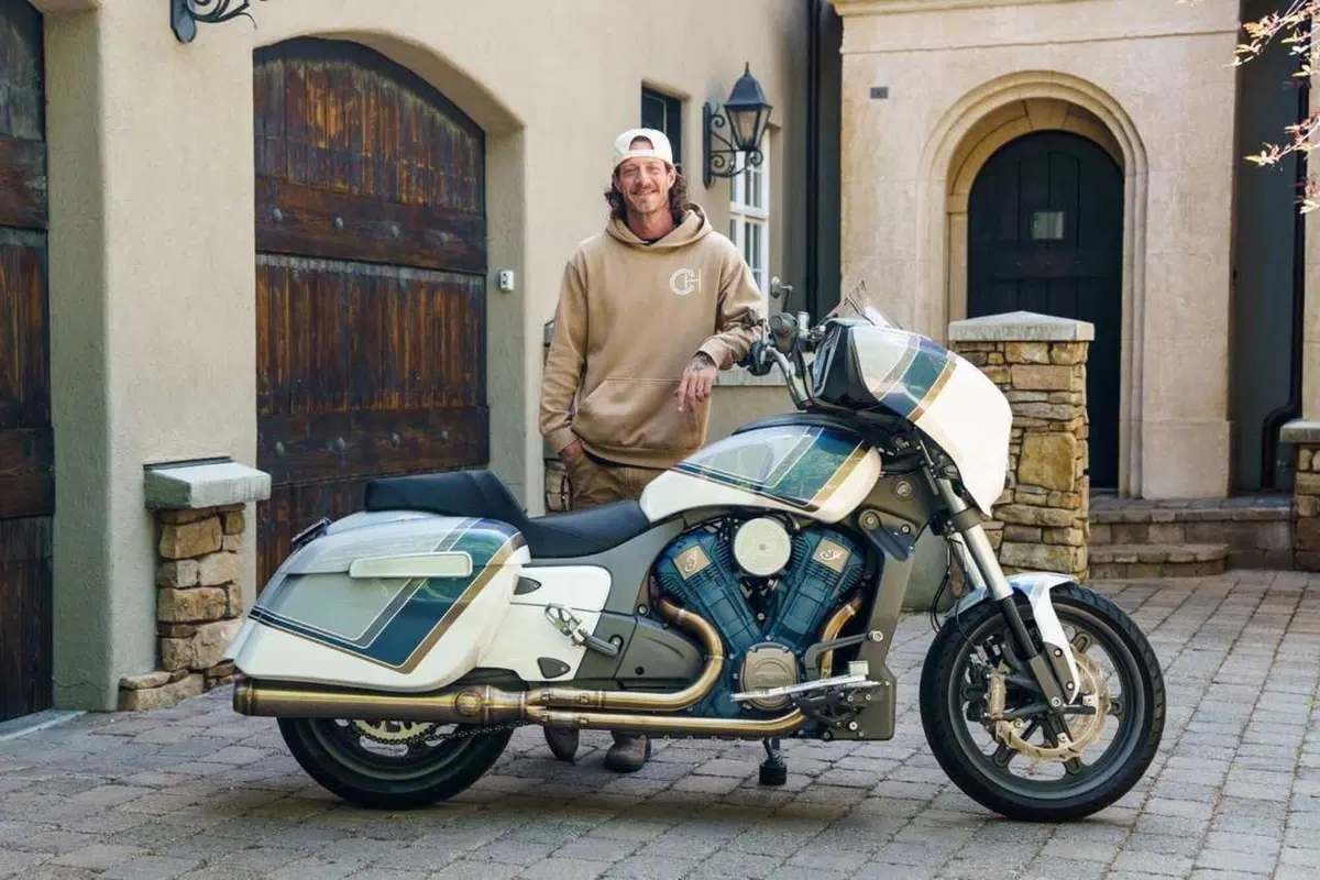 La nuova Indian Chieftain PowerPlus per la star del country Tyler Hubbard firmata Forever Rad (4)