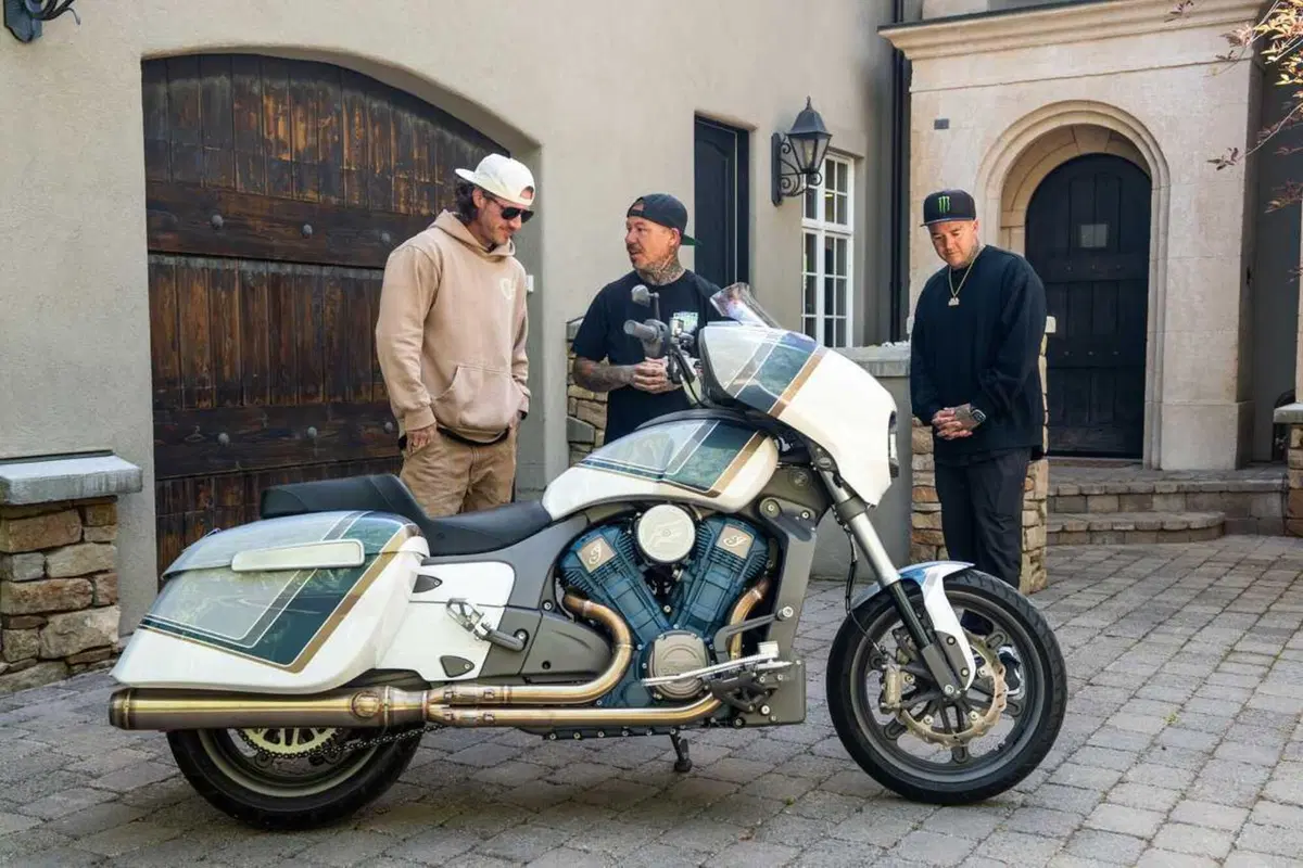 La nuova Indian Chieftain PowerPlus per la star del country Tyler Hubbard firmata Forever Rad (10)
