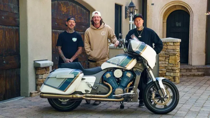 La nuova Indian Chieftain PowerPlus per la star del country Tyler Hubbard firmata Forever Rad