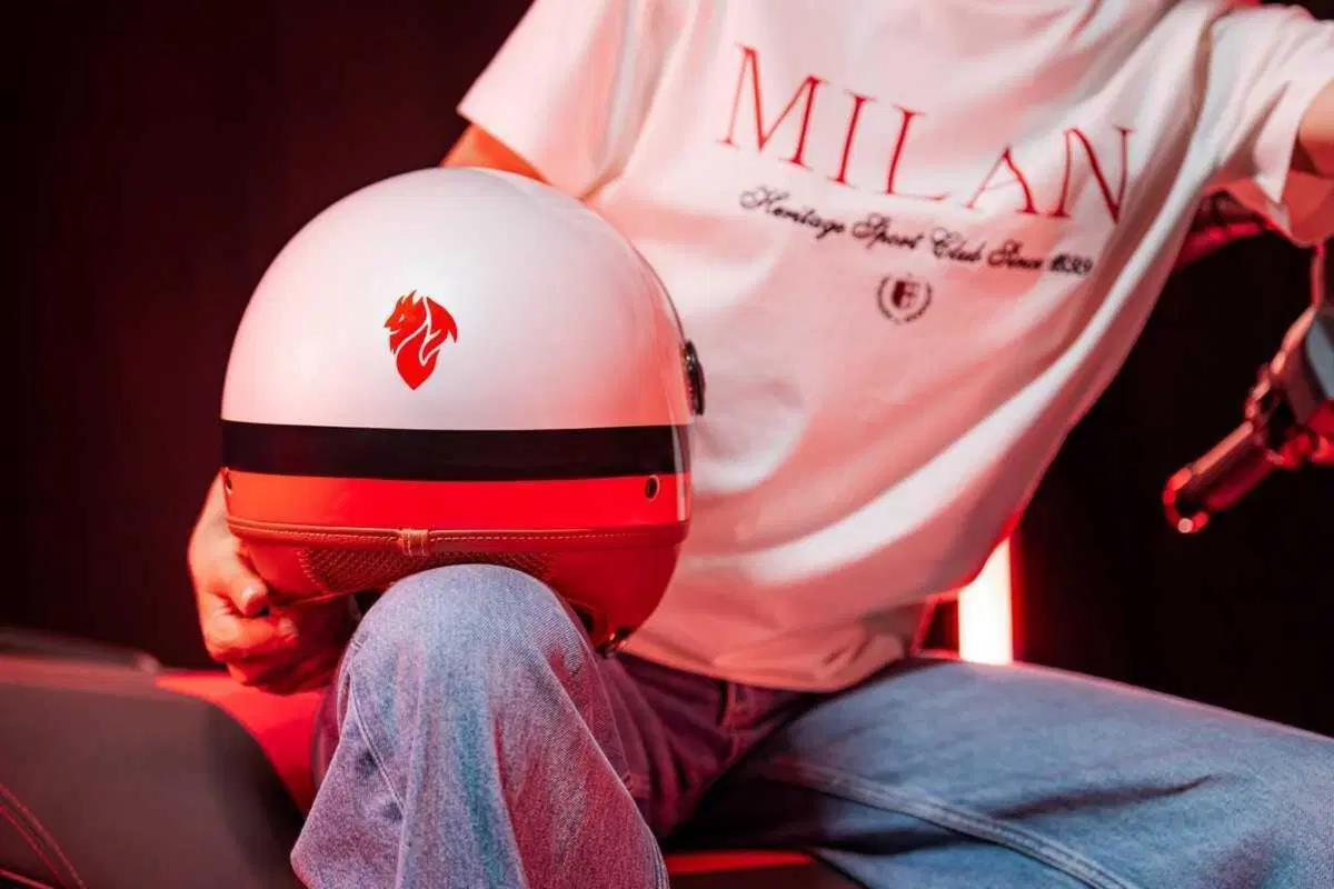Tucano Urbano e AC MIlan: ecco i caschi El'Jettin (10)