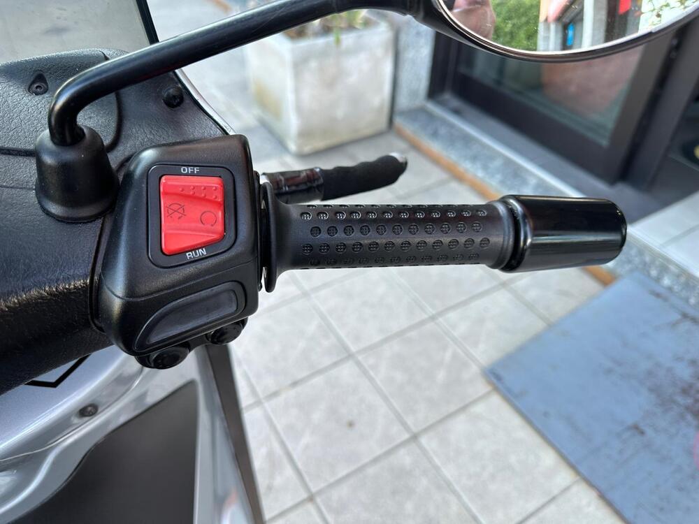 Piaggio Beverly 250 (2004 - 05) (4)