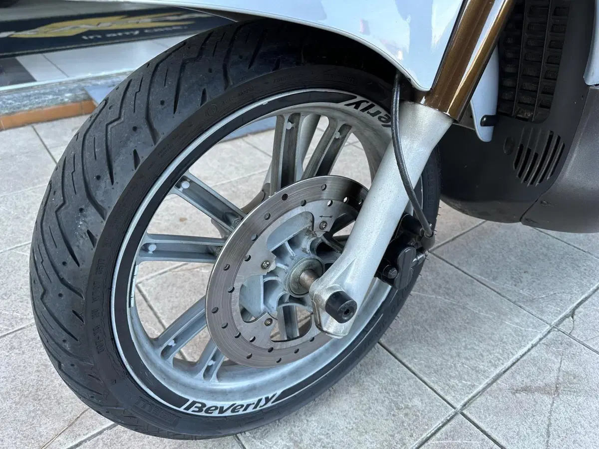 Piaggio Beverly 250 (2004 - 05) (12)