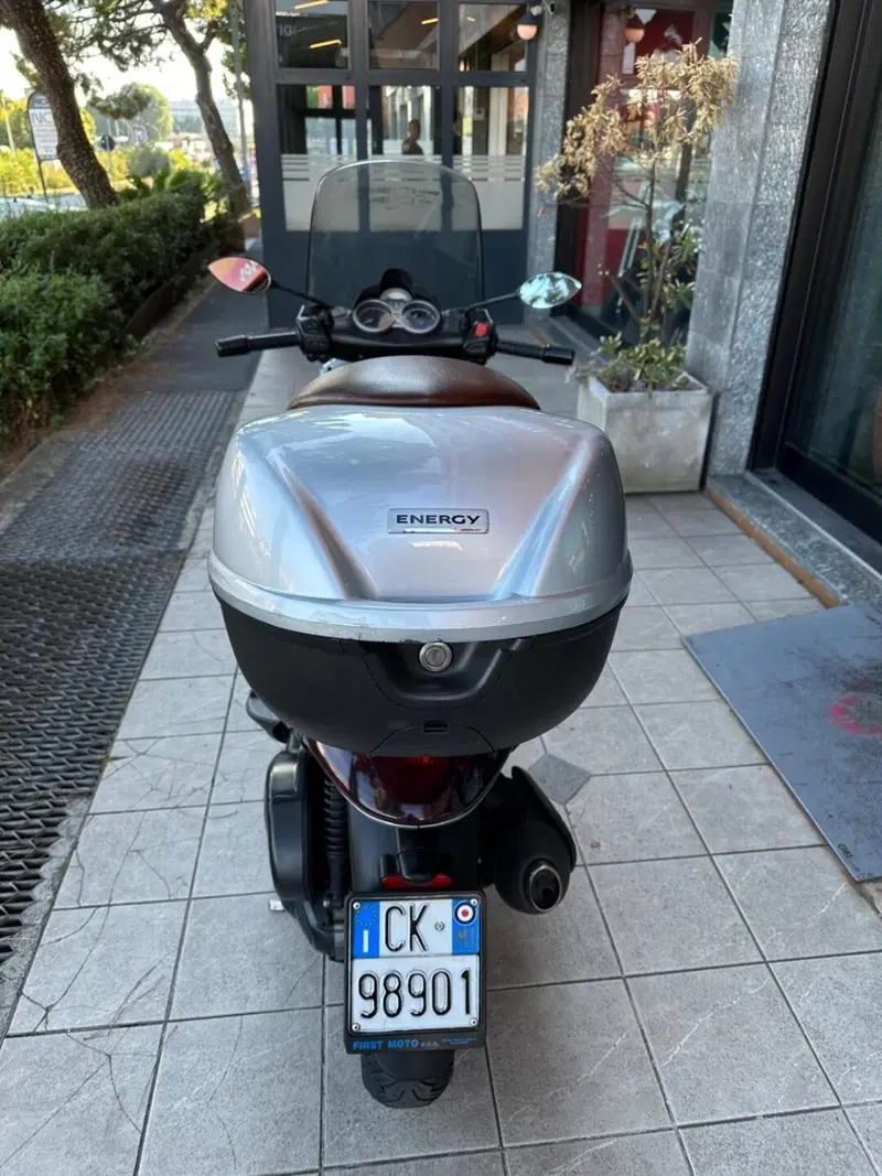 Piaggio Beverly 250 (2004 - 05) (9)