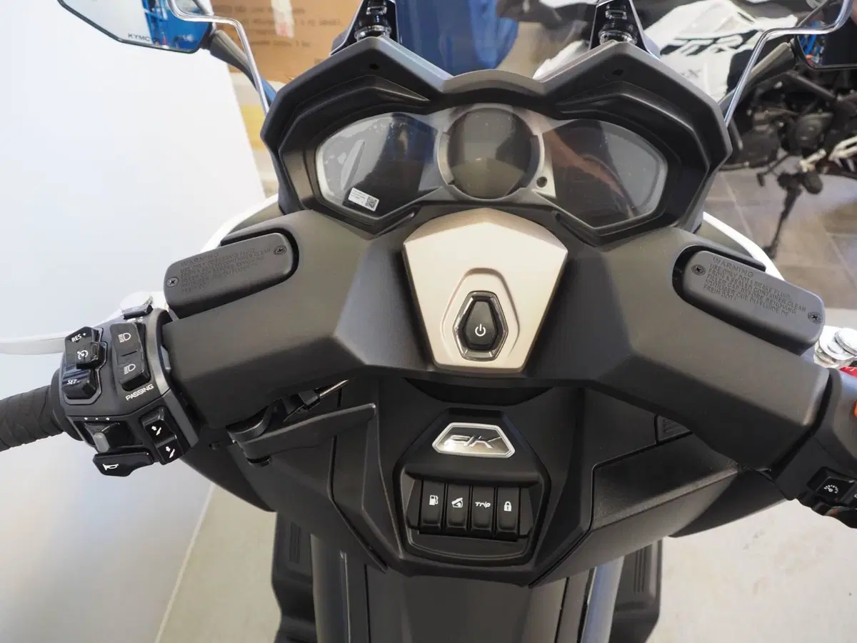 Kymco AK 575 Premium (2025 - 26) (7)