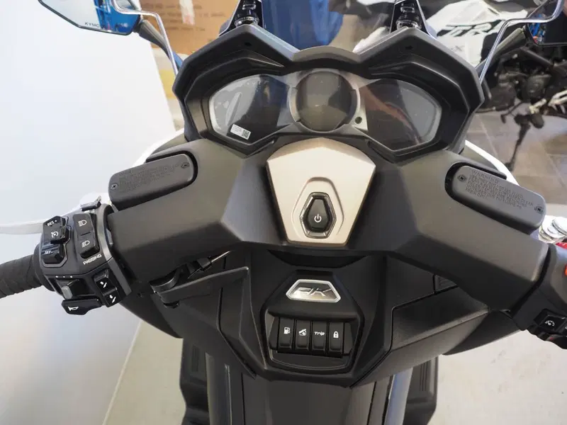 Kymco AK 575 Premium (2025 - 26) (7)