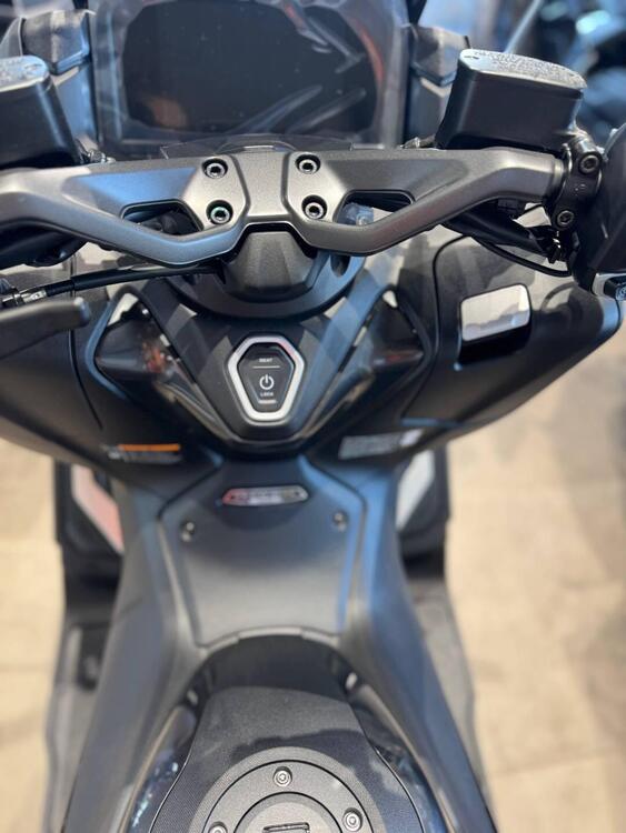 Yamaha T-Max 560 Tech Max (2022 - 24) (5)