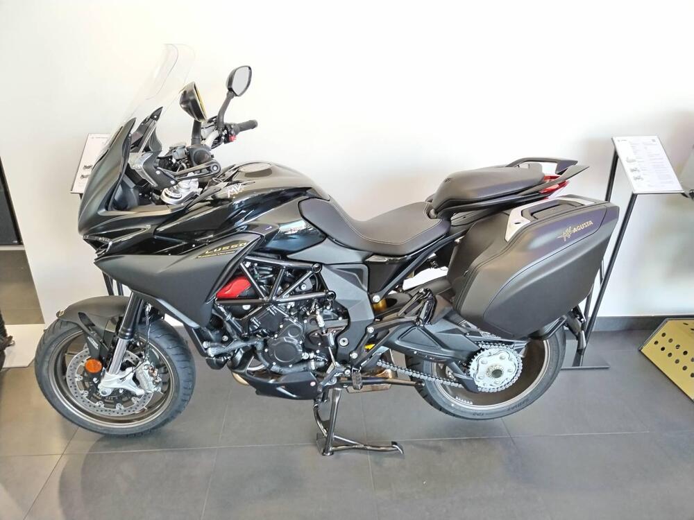 MV Agusta Turismo Veloce 800 Lusso SCS (2021 - 25) (2)