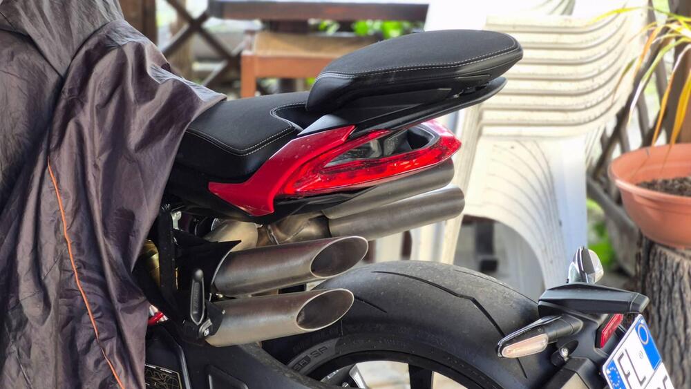 MV Agusta Brutale 1000 RS (2022 - 25) (2)