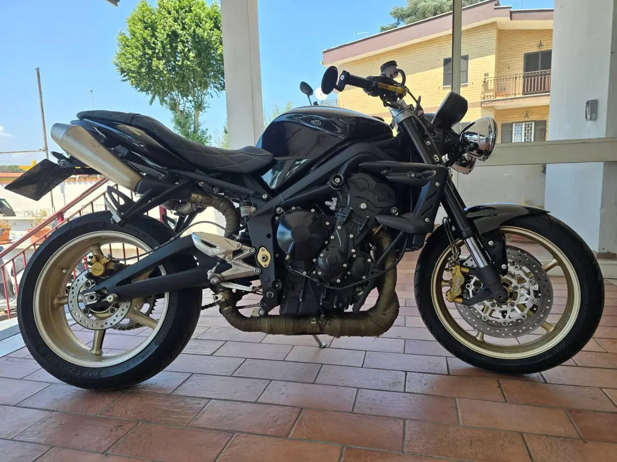 Triumph Street Triple R (2009 - 12)