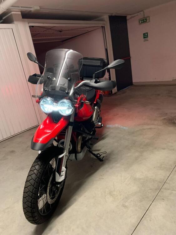 Moto Guzzi V85 TT Evocative Graphics (2021 - 23)