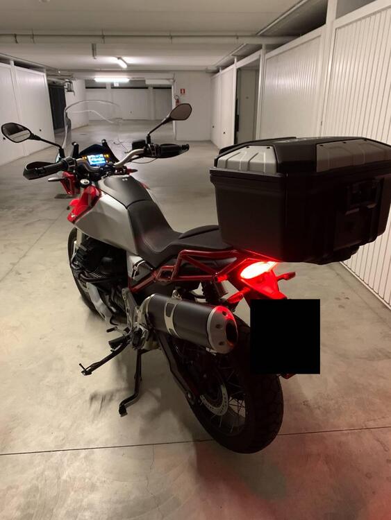 Moto Guzzi V85 TT Evocative Graphics (2021 - 23) (5)