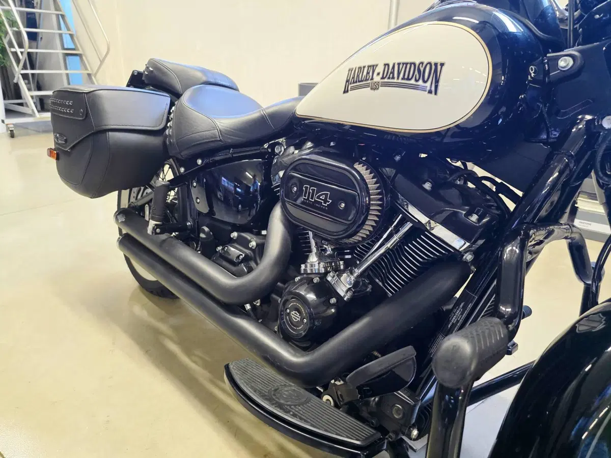 Harley-Davidson 114 Heritage Classic (2018 - 20) - FLHCS (9)
