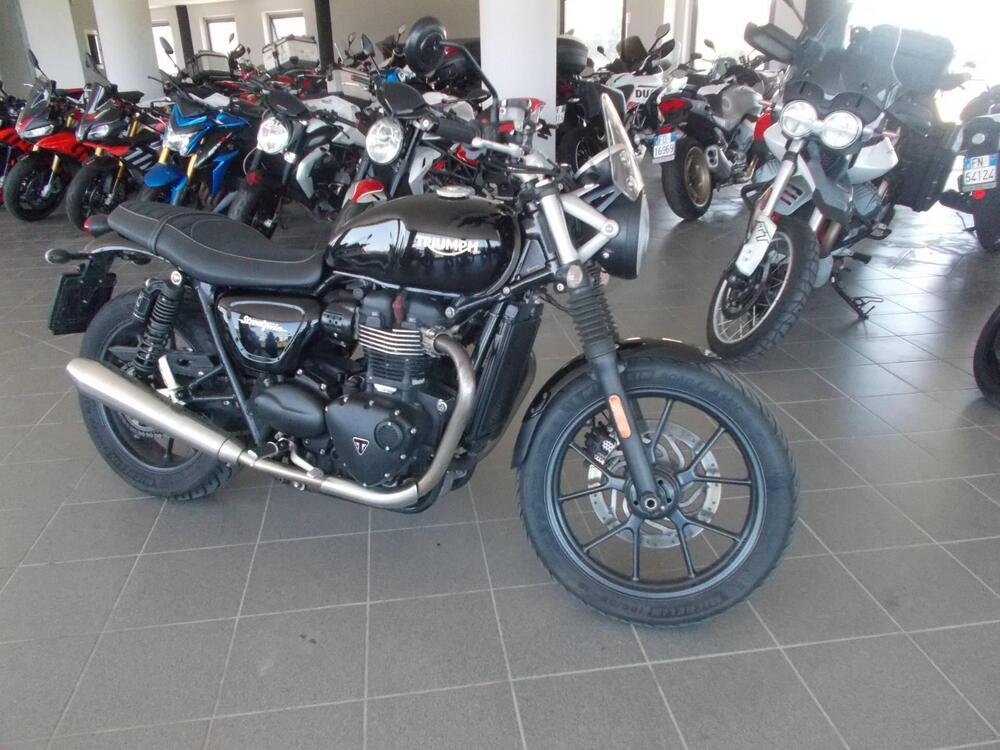 Triumph Street Twin 900 (2016)